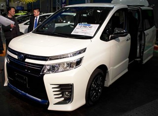 Toyota voxy zrr80