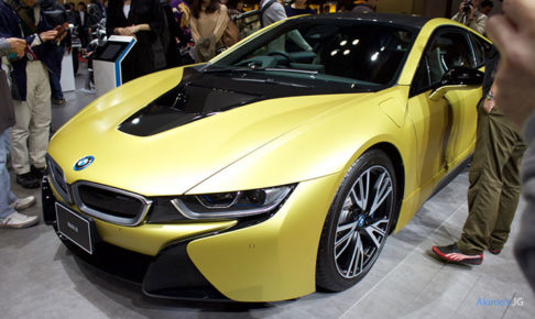 BMW i8 Protonic Frozen Yellowのフロント